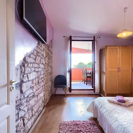 Prisedi Villa *