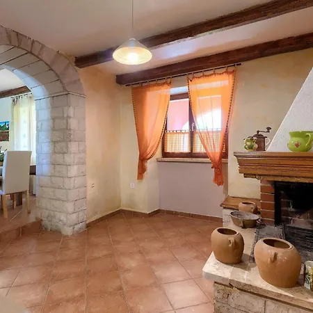 Prisedi Villa *