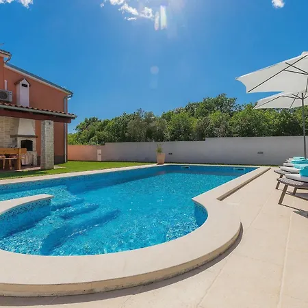 Prisedi Villa *